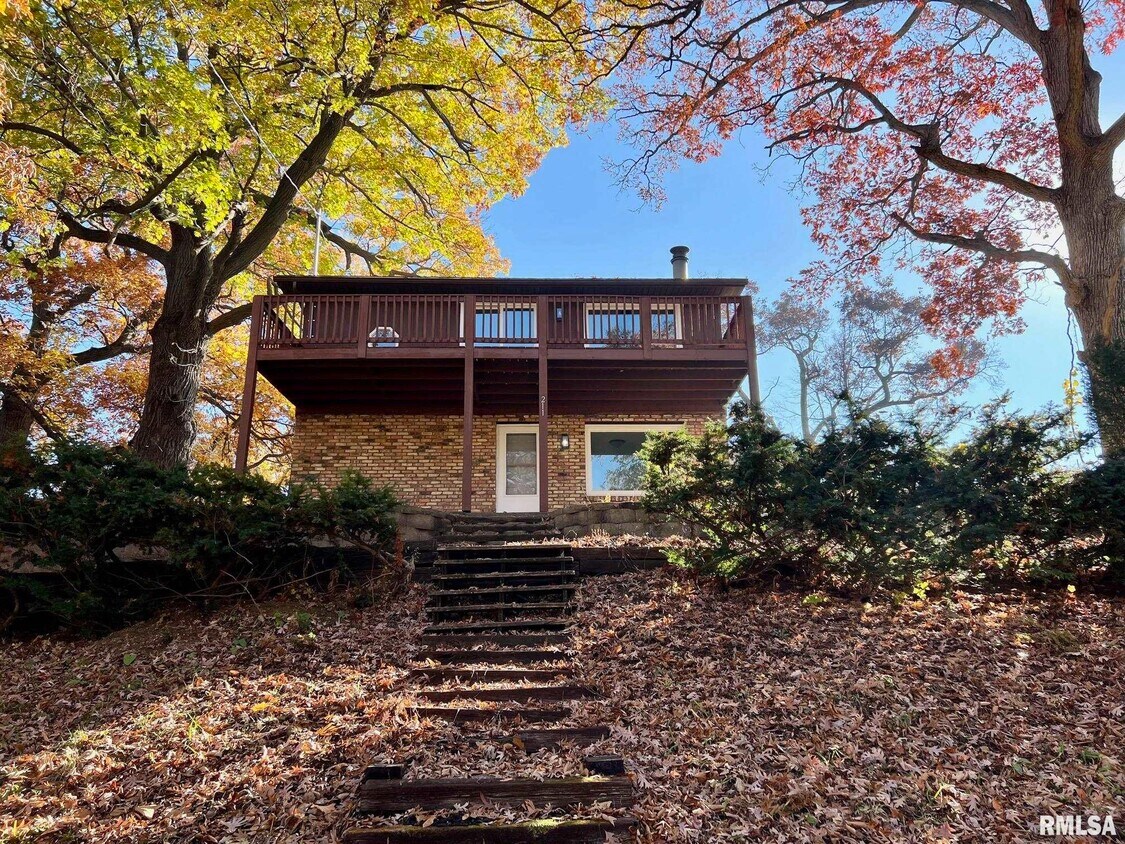 211 8th St, Silvis, IL 61282 House for Rent in Silvis, IL