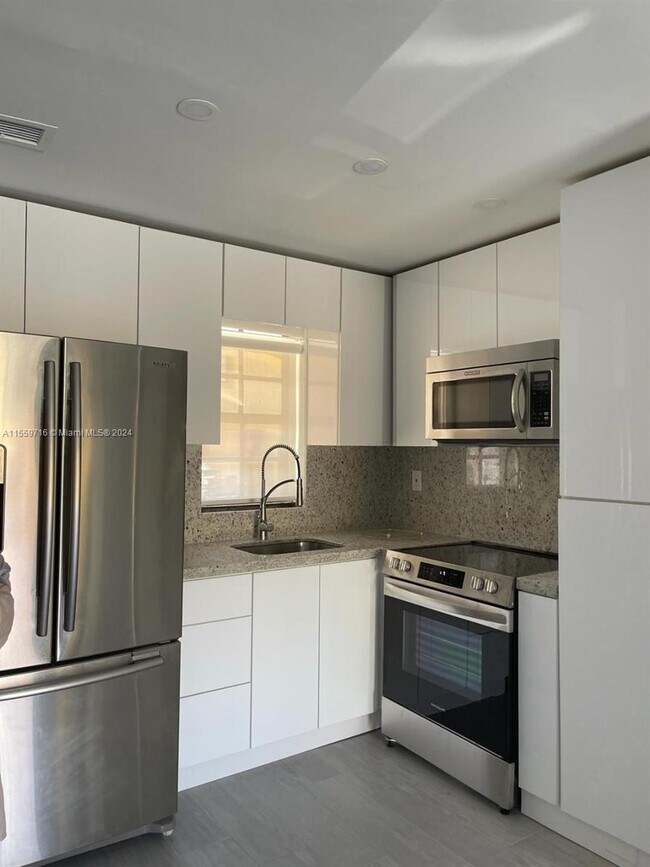 Building Photo - 11765 SW 18th St