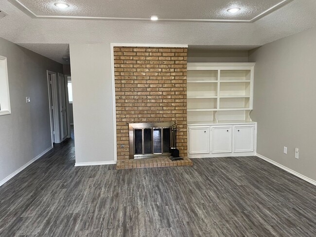 Building Photo - 9703 Ave X
