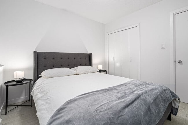 Photo du bâtiment - 2225 W 8th Ave