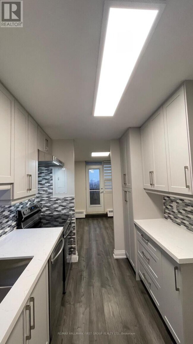 Building Photo - 541 Blackthorn Ave