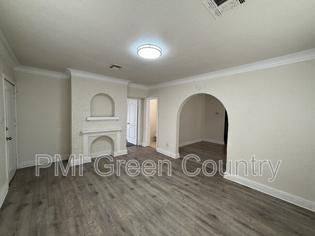 Building Photo - 1447 N Lewis Pl