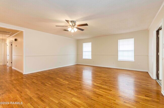 Foto del edificio - 335 Gerald Drive