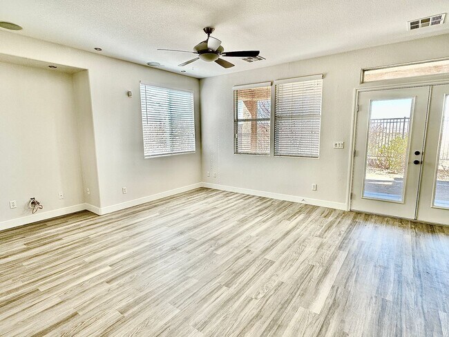 Building Photo - 4-bedroom house with Stunning views!