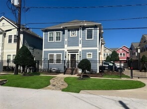 Building Photo - 1715 W 24th St