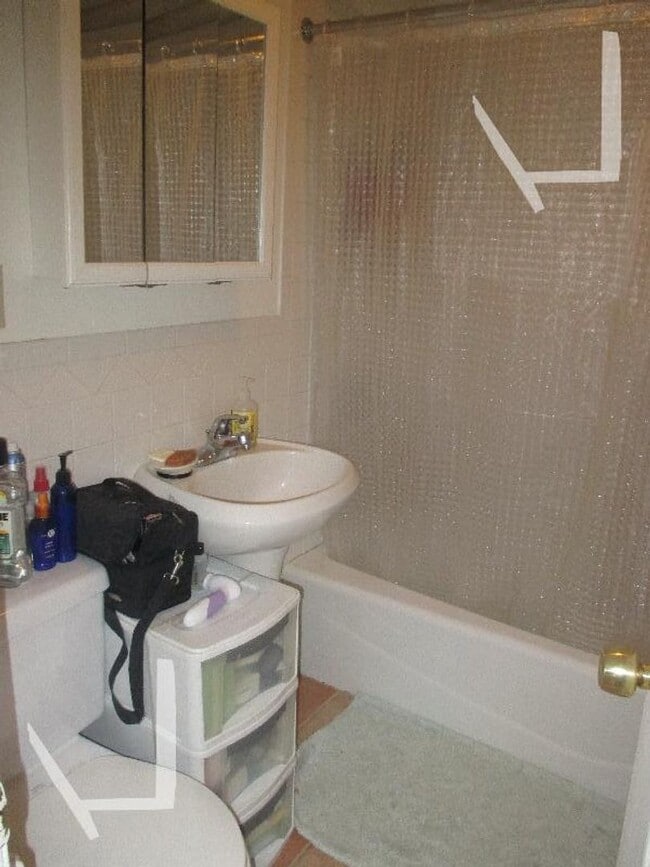 Photo - Brighton 3 bed 2 bath - Available 6/1 (NO FEE) Apartment