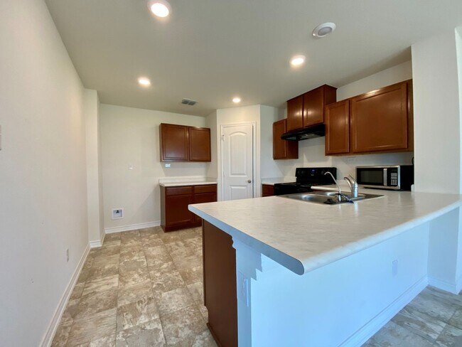 Building Photo - 3 Bed 2.5 Bath home in Overlook at Medio C...