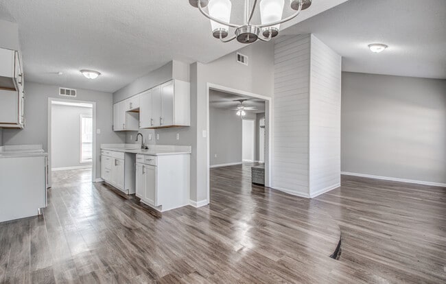 Building Photo - Spacious Renovated Home for Rent!!