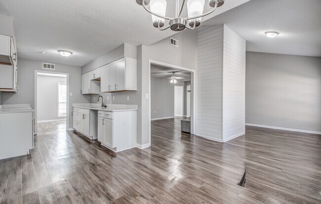 Foto del edificio - Spacious Renovated Home for Rent!!