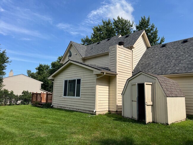 Foto del edificio - 9613 Dennis Dr