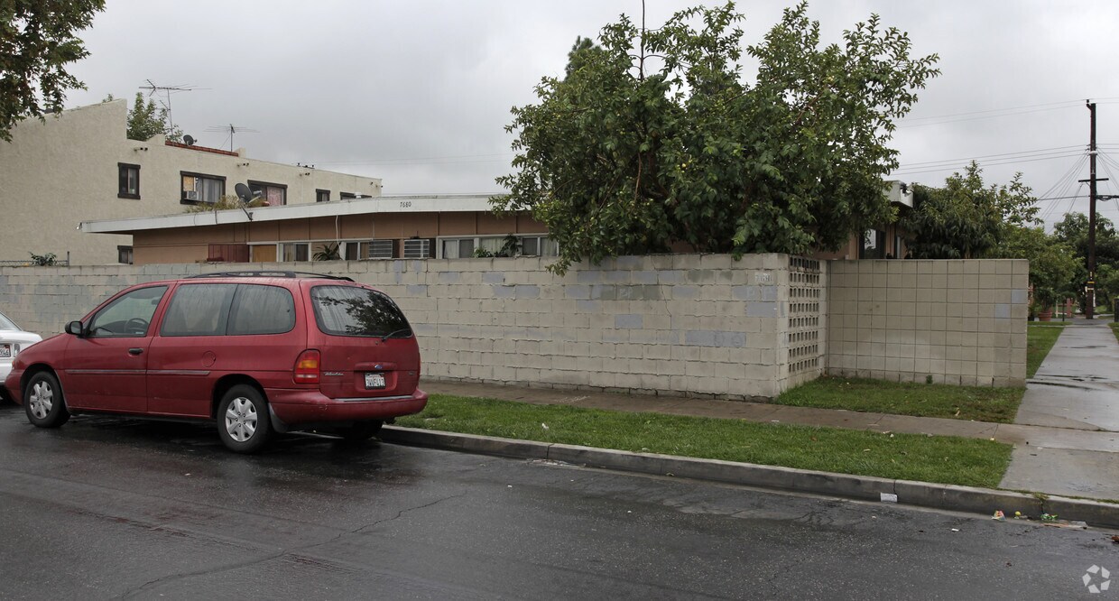 Foto principal - 7680 Fillmore Dr