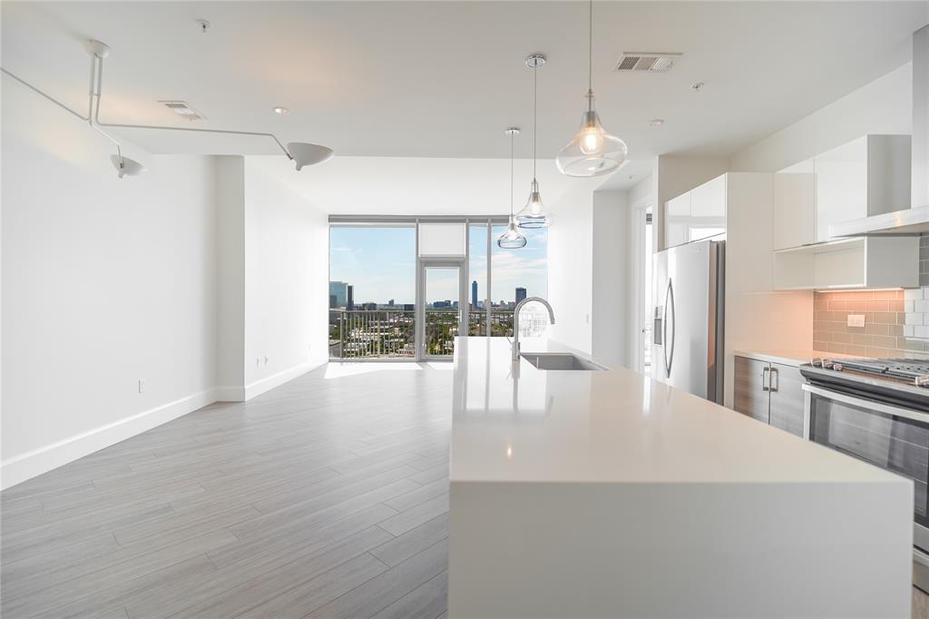 Foto principal - 3333 Lake St