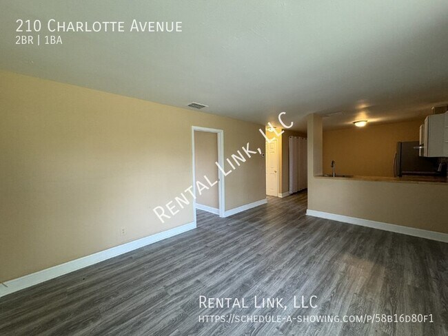 Building Photo - "Charming 2 Bed, 1 Bath Duplex in Fort Mye...