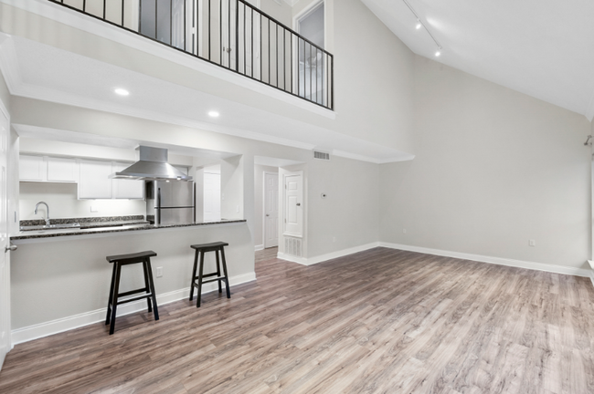 Building Photo - 350 Atalin St