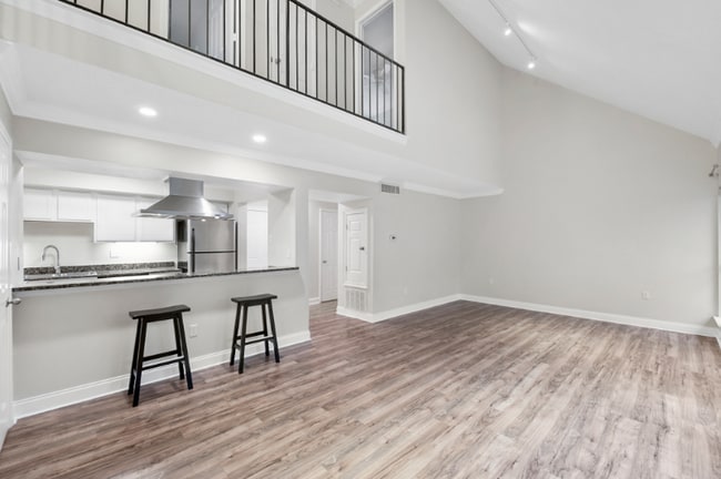 Building Photo - 350 Atalin St