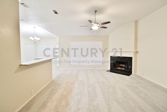 Building Photo - Charming 3/2/2 in High Pointe For Rent!