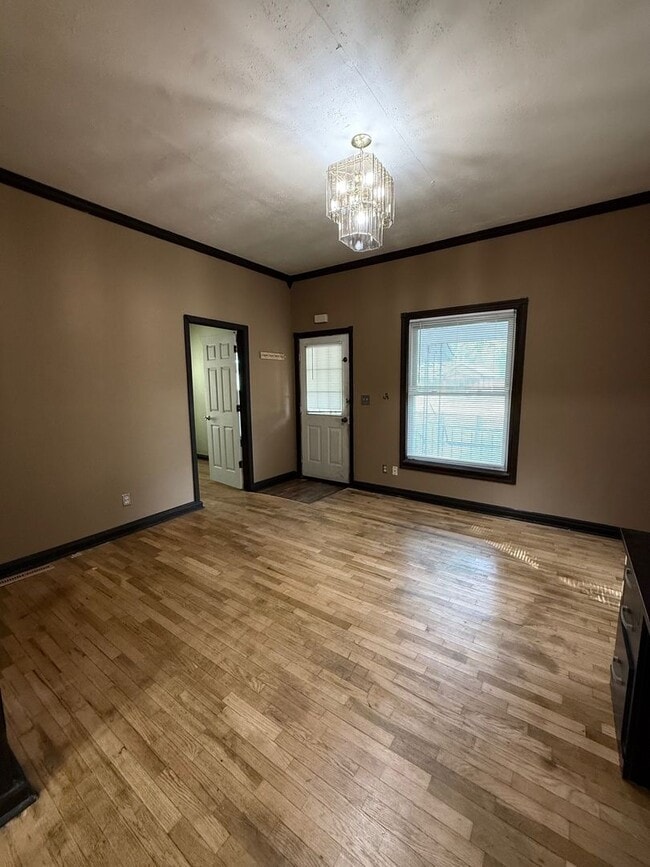 Building Photo - Quaint 2-Bedroom Bungalow Near Ft. Riley!
