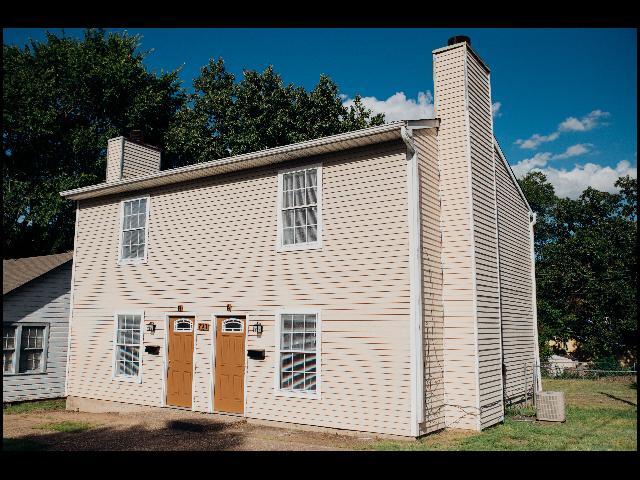 Primary Photo - 721 S Valentine St