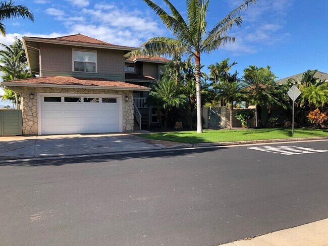 Foto del edificio - SOUTH MAUI BEAUTIFUL HOME WITH POOL IN MOANA ESTATES --Move in Special, month of April discounted...