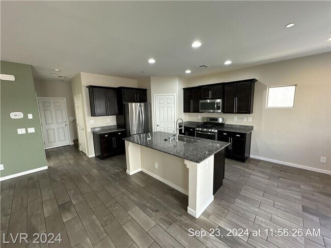 Building Photo - GREEN VALLEY BEAUTY WITH AWESOME FLOORPLAN