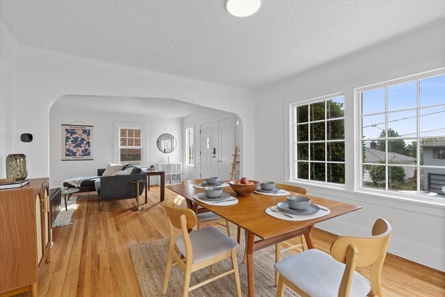 Building Photo - 7227 SE Hawthorne Blvd