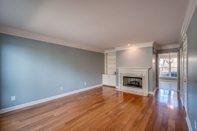 Building Photo - 1625 Brentwood Pointe