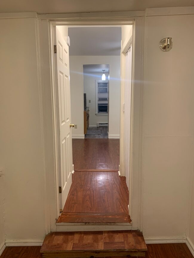 Building Photo - 252 Putnam Ave