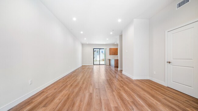 Foto del edificio - 1128 Stanley Ave