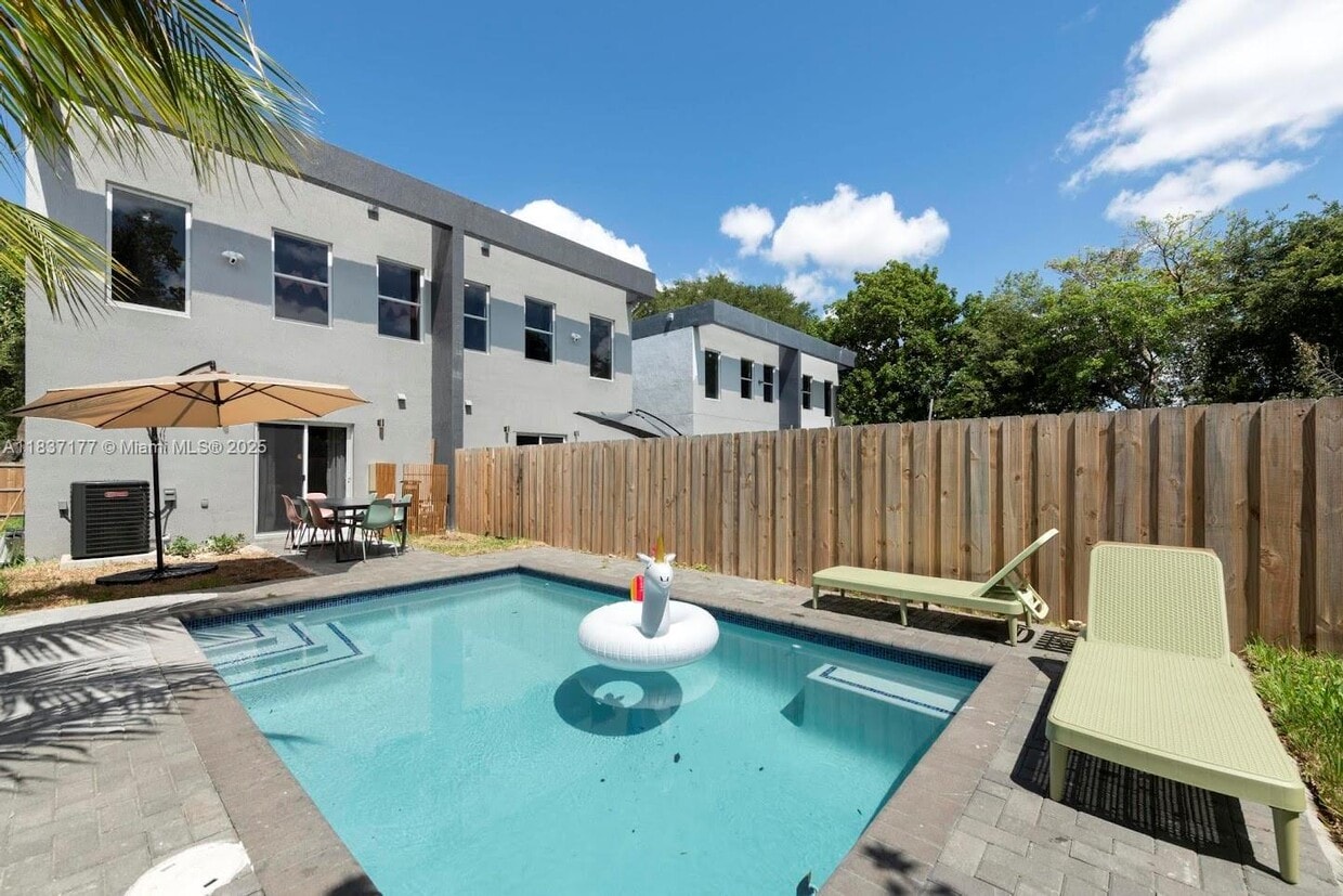 Primary Photo - 5125 NW 5th Ave