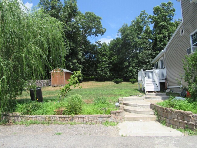 Building Photo - Salem NH!  Home for Rent!  3-4 Bedrooms Av...