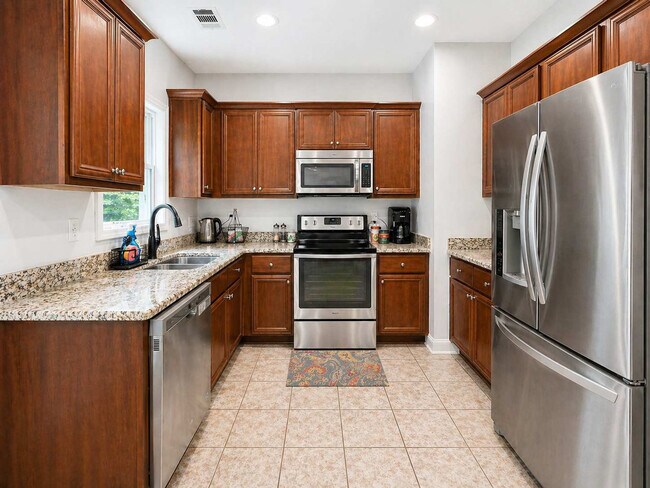 Foto del edificio - 7355 Hightower Cir
