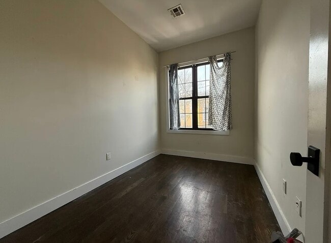 Building Photo - 5438 Arnold Ave