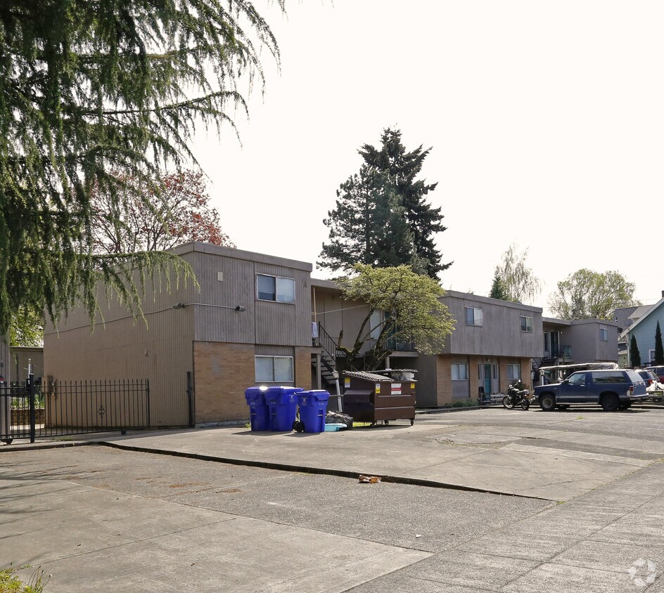 Foto del edificio - 3910-3930 SE 33rd Ave