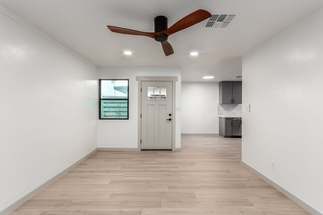 Foto del edificio - 4034-4036 E. Moreland St.