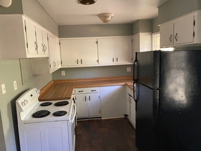 Building Photo - 381 Magnolia Ave