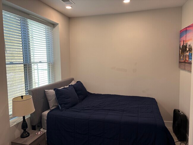 Foto del edificio - 2556 University Pl NW