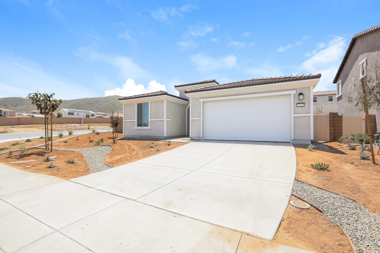 Primary Photo - 27225 Goldstone Dr
