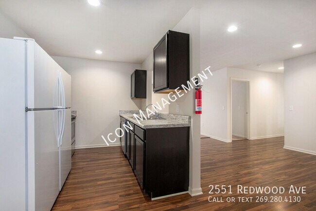 Foto del edificio - 2551 Redwood Ave