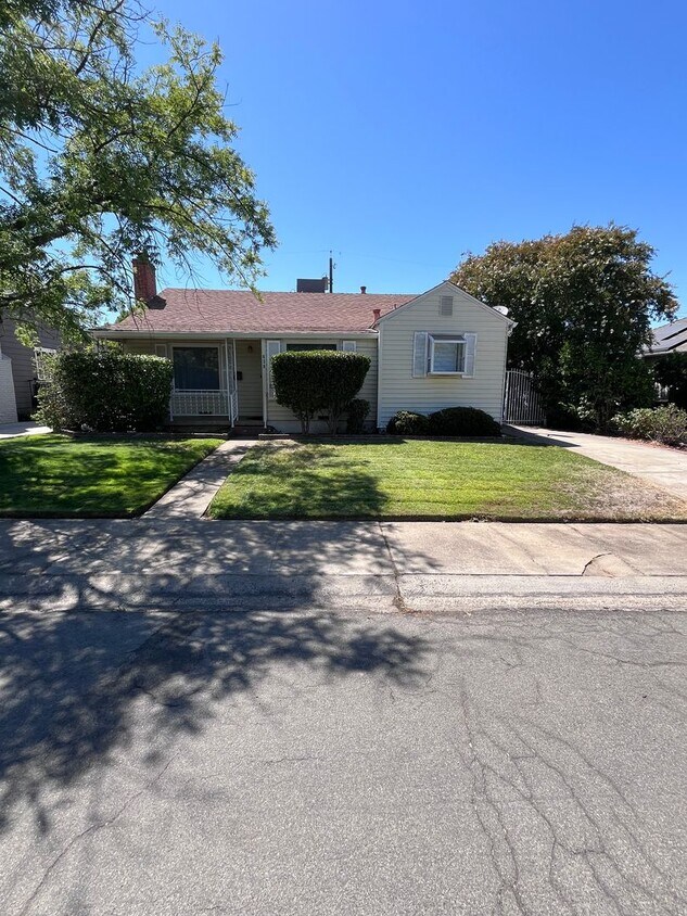 Foto principal - CUTE 2 BEDROOM HOME IN EAST SAC!!