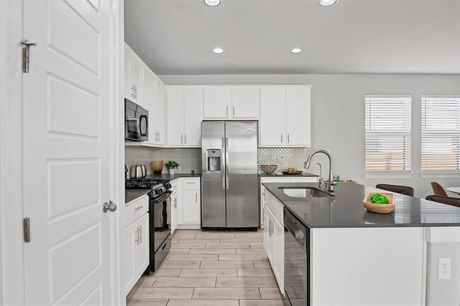 Building Photo - 2404 Burberry Ln