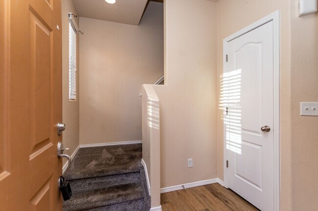 Foto del edificio - Modern 2-Bed, 2.5-Bath Townhouse in Desirable Norwood Neighborhood!