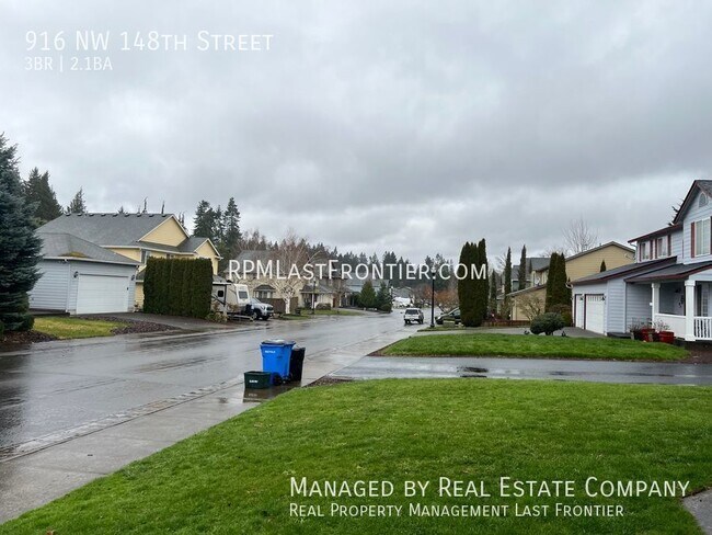 Building Photo - We are getting new photos for this listing...