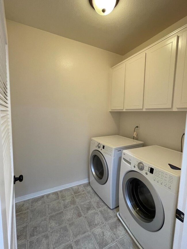 Building Photo - 2208 Pasadena Ct