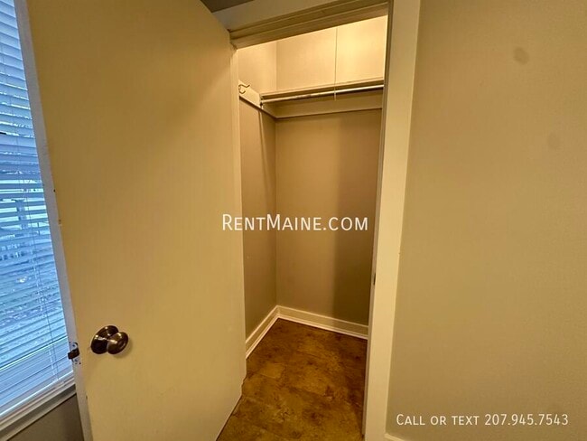 Building Photo - 119 Main St