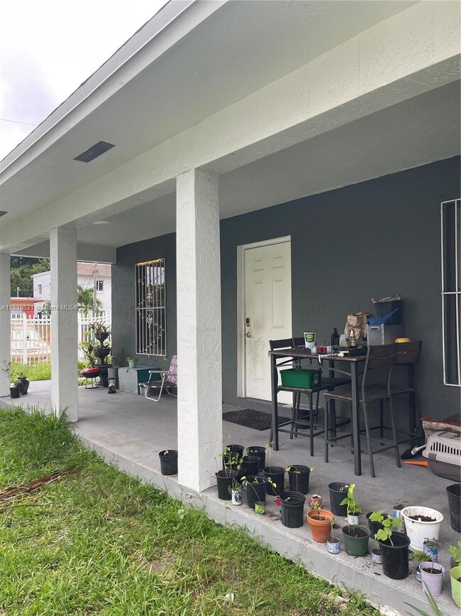 Foto del edificio - 6316 NW 1st Ct