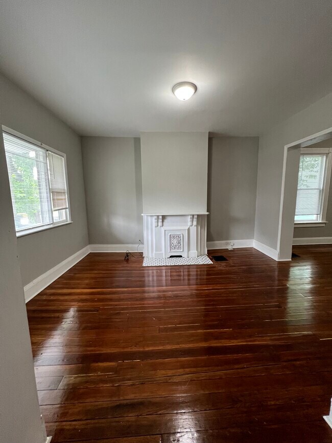 Building Photo - 113 W 65th St