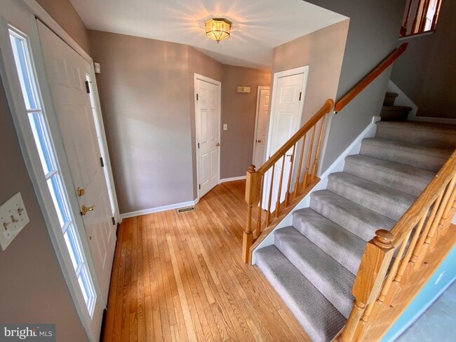 Building Photo - 9 Balmoral Ct