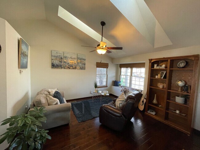 Foto del edificio - Charming, Well Maintained 3 Bedroom Home i...