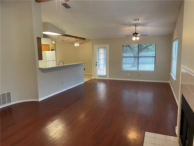 Foto del edificio - 7007 Riverton Dr