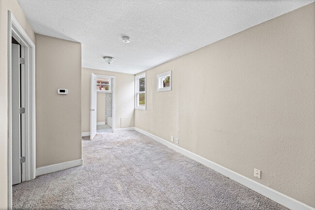 Building Photo - 908 N 13th St
